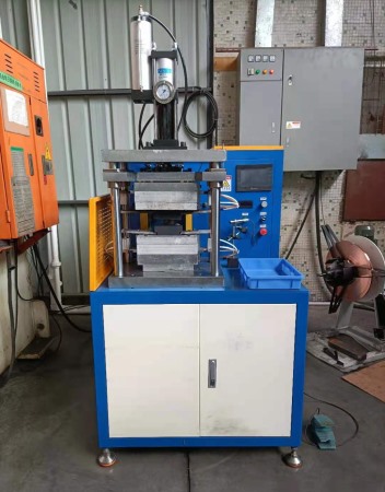 Diffusion welding equipment