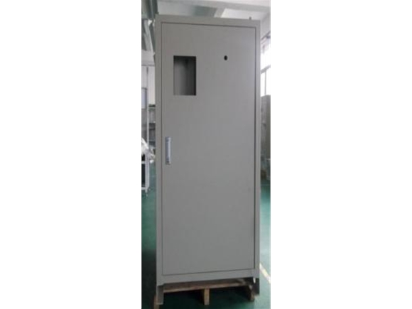 Equipment cabinet